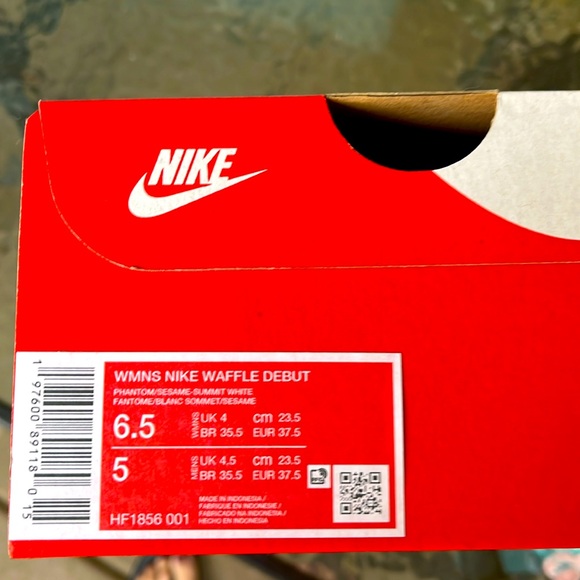 Nike wins Waffle Debut brand new in the box never worn - Picture 12 of 15